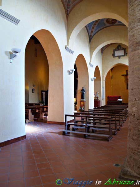 07-P1011107+.jpg - 07-P1011107+.jpg - La chiesa di "S. Maria La Nova" (XIV -XIX sec.).